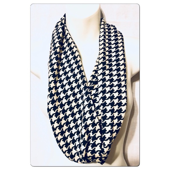Ivory and Black Houndstooth Infinity Scarf